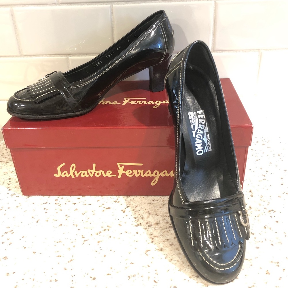 Ferragamo heeled loafer black patent with white stitching style Size 8C